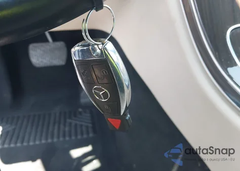 2018 Mercedes-Benz C 300 4Matic из США, поврежденный, VIN 55SWF4KB8JU257729